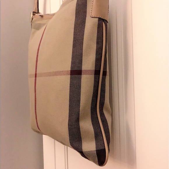 Authentic BURBERRY Shoulder Bag. - Picture 11 of 11